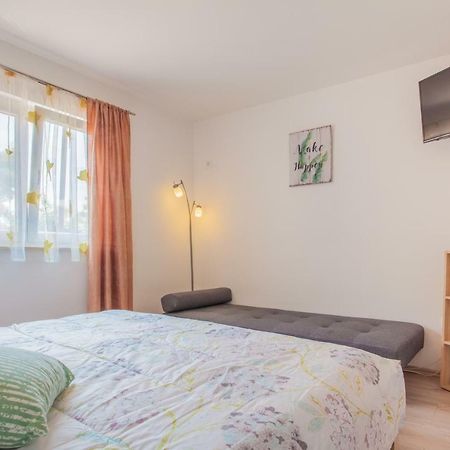 Apartment Enjoy And Relax Đảo Đảo Cres Ngoại thất bức ảnh