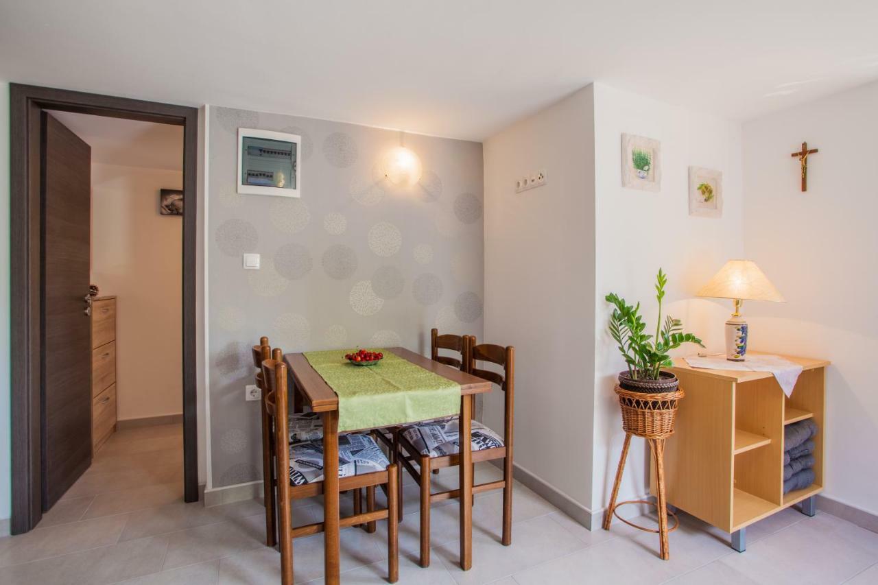 Apartment Enjoy And Relax Đảo Đảo Cres Ngoại thất bức ảnh
